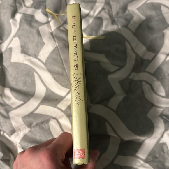 Tender moments to remember baby’s first year journal - Picture 4 of 7